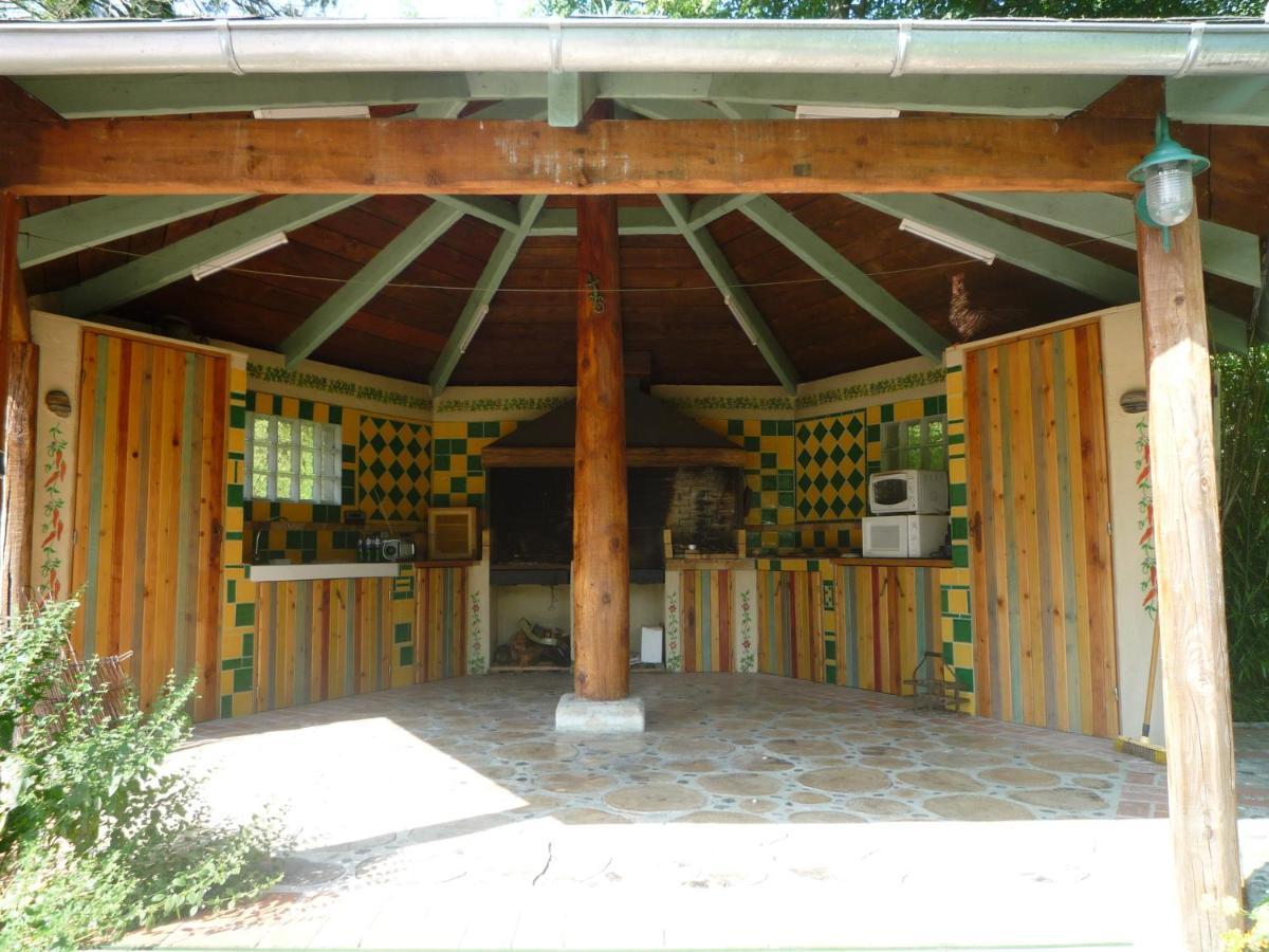Domaine Vega Bed & Breakfast Saint-Arroman  Exterior photo