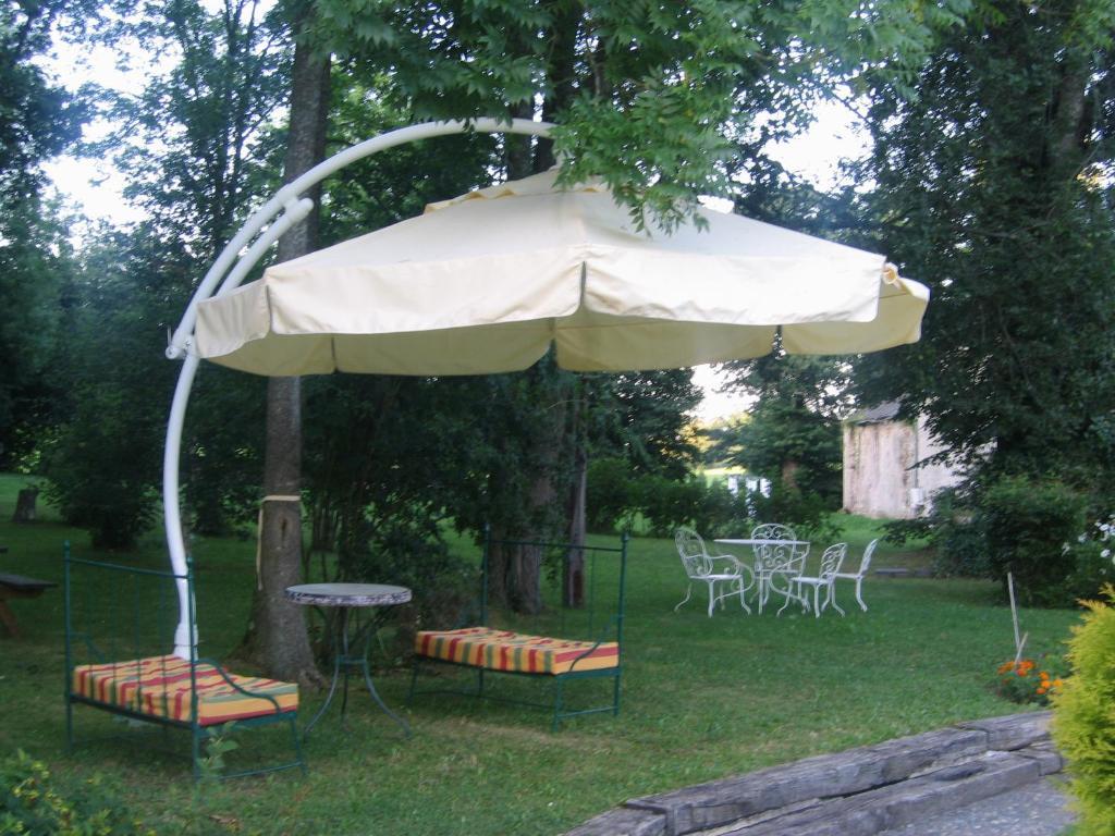 Domaine Vega Bed & Breakfast Saint-Arroman  Exterior photo